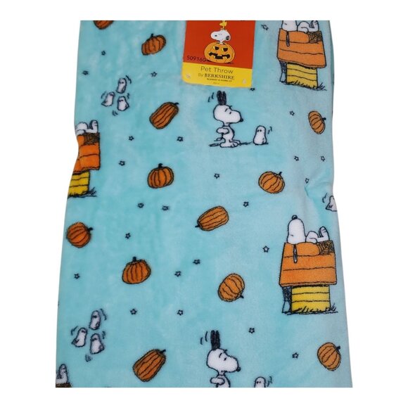 Peanuts Snoopy Pet Plush Throw Blanket Pumpkins Fall Ghosts Halloween Berkshire - Picture 6 of 9